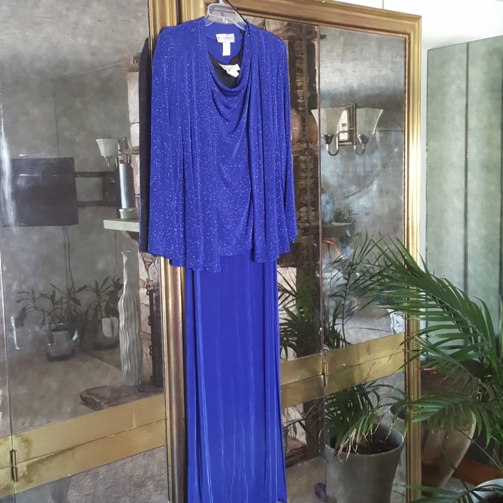 Sleeveless dress and jacket